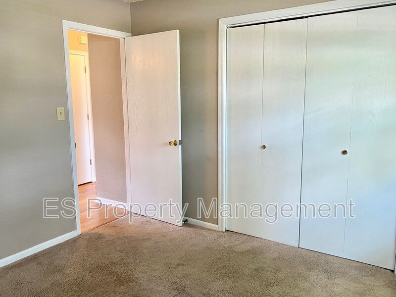 Great 3 Bedroom 2 Bathroom Ranch Style Home in Lawrence! property image