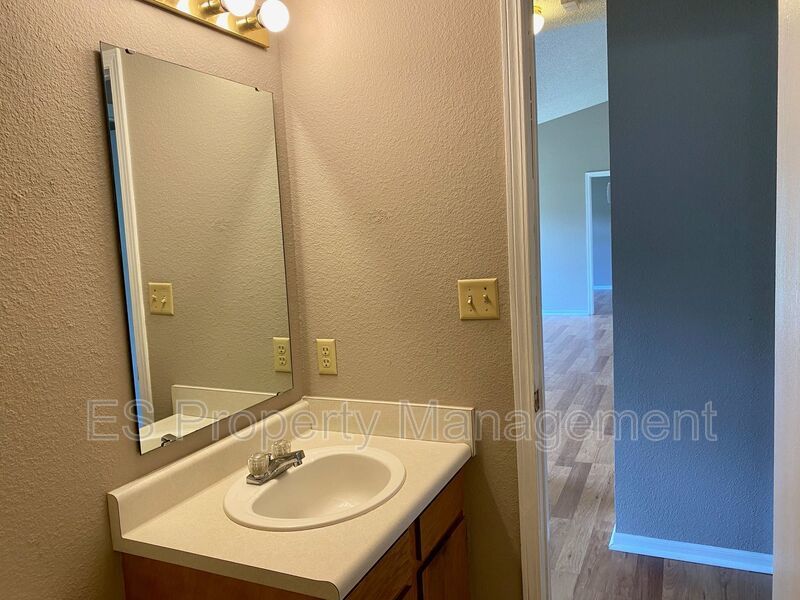 Great 3 Bedroom 2 Bathroom Ranch Style Home in Lawrence! property image