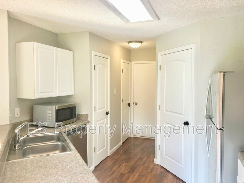 COMING SOON!! Wonderful 3 Bedroom 2.5 Bathroom Home with Fenced Yard in Plainfield! property image