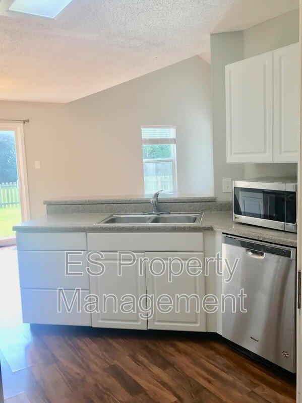 COMING SOON!! Wonderful 3 Bedroom 2.5 Bathroom Home with Fenced Yard in Plainfield! property image