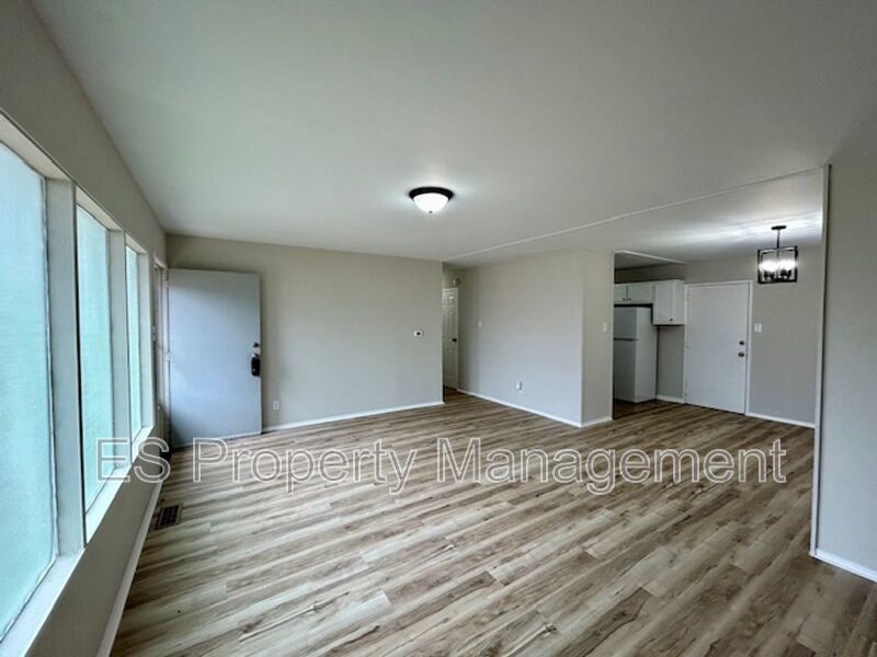 Stylishly Newly Renovated 3-bedroom, 1-bath Ranch Home property image