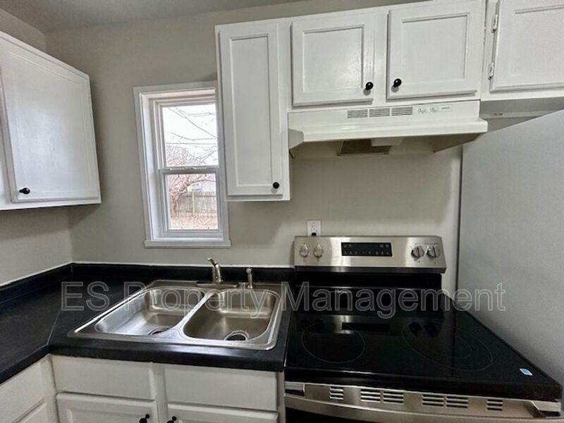 Stylishly Newly Renovated 3-bedroom, 1-bath Ranch Home property image