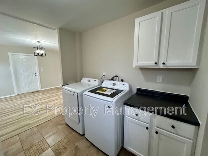 Stylishly Newly Renovated 3-bedroom, 1-bath Ranch Home property image