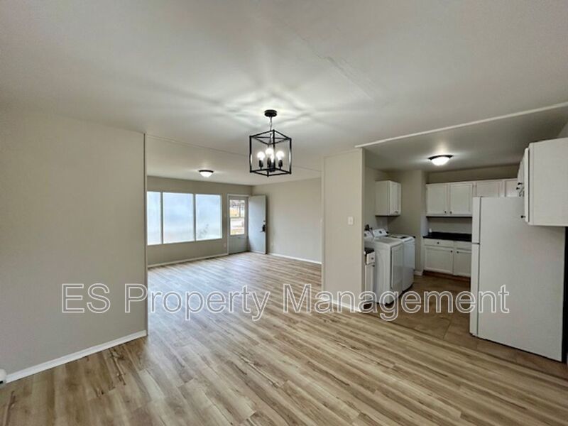 Stylishly Newly Renovated 3-bedroom, 1-bath Ranch Home property image