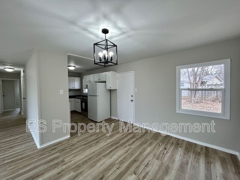 Stylishly Newly Renovated 3-bedroom, 1-bath Ranch Home property image