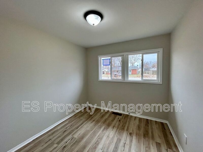 Stylishly Newly Renovated 3-bedroom, 1-bath Ranch Home property image