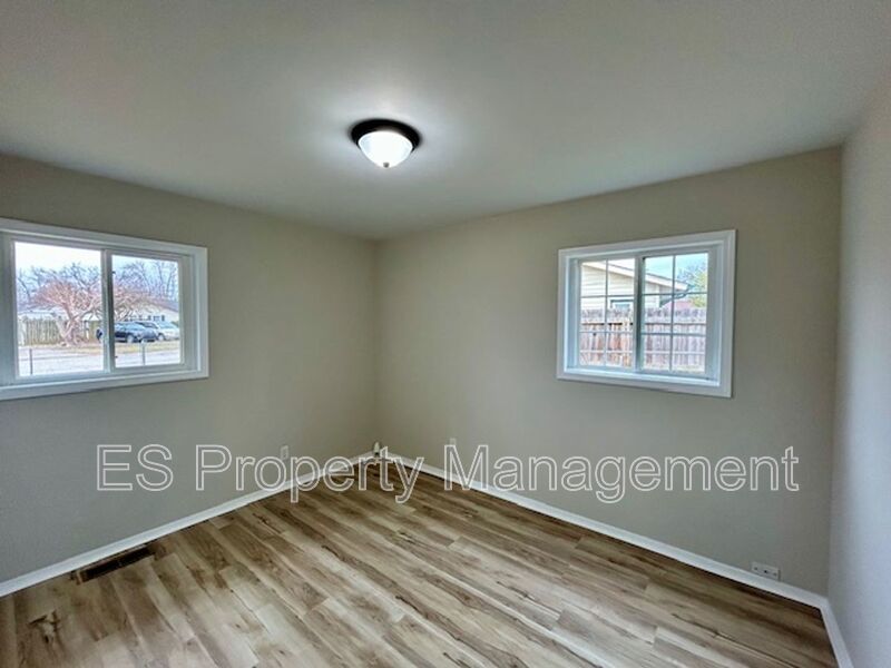 Stylishly Newly Renovated 3-bedroom, 1-bath Ranch Home property image