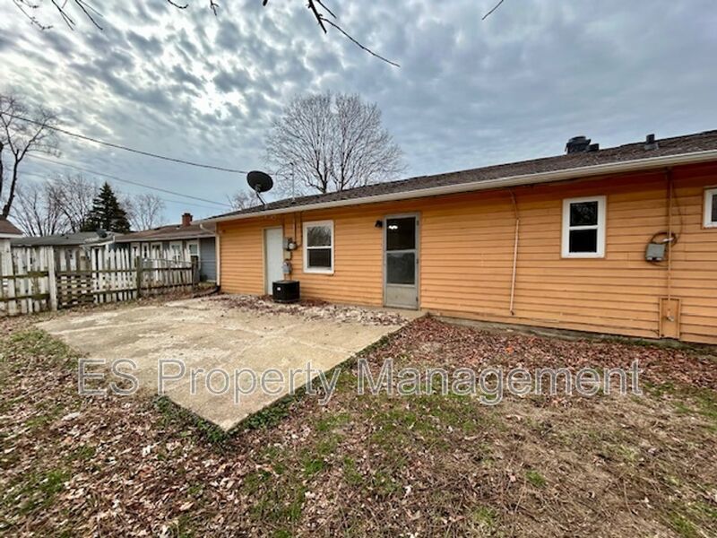 Stylishly Newly Renovated 3-bedroom, 1-bath Ranch Home property image