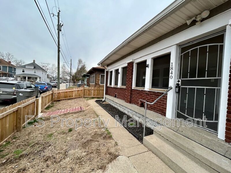 Charming 2 Bedroom 1 Bathroom Home in Center Township!! property image