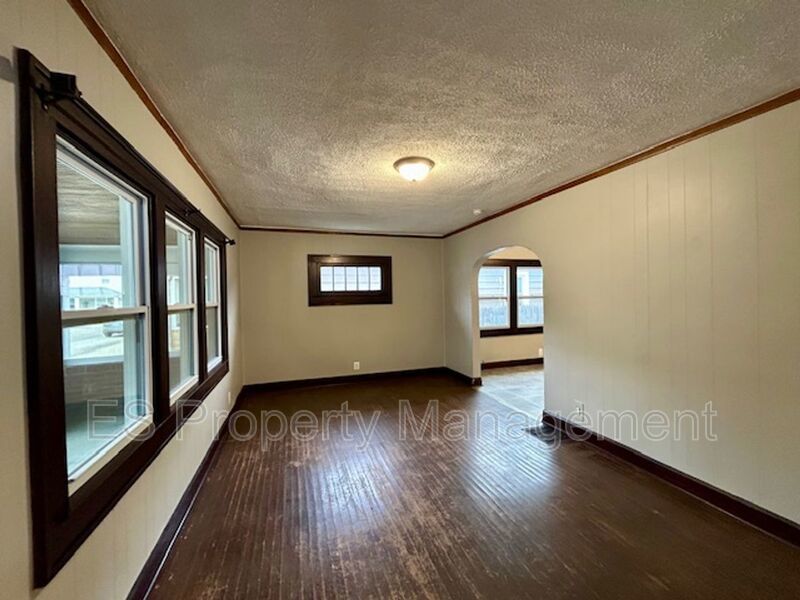 Charming 2 Bedroom 1 Bathroom Home in Center Township!! property image