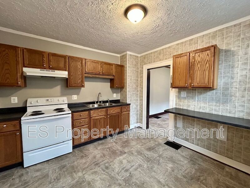 Charming 2 Bedroom 1 Bathroom Home in Center Township!! property image