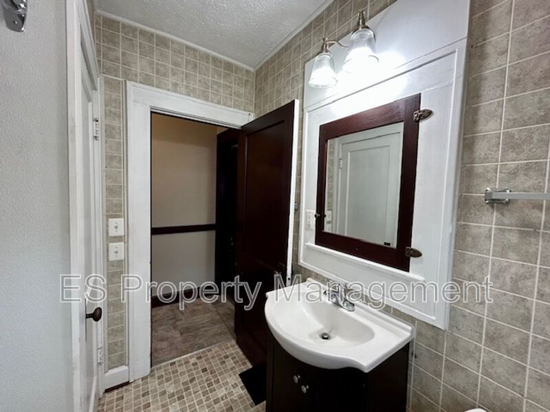Charming 2 Bedroom 1 Bathroom Home in Center Township!! property image
