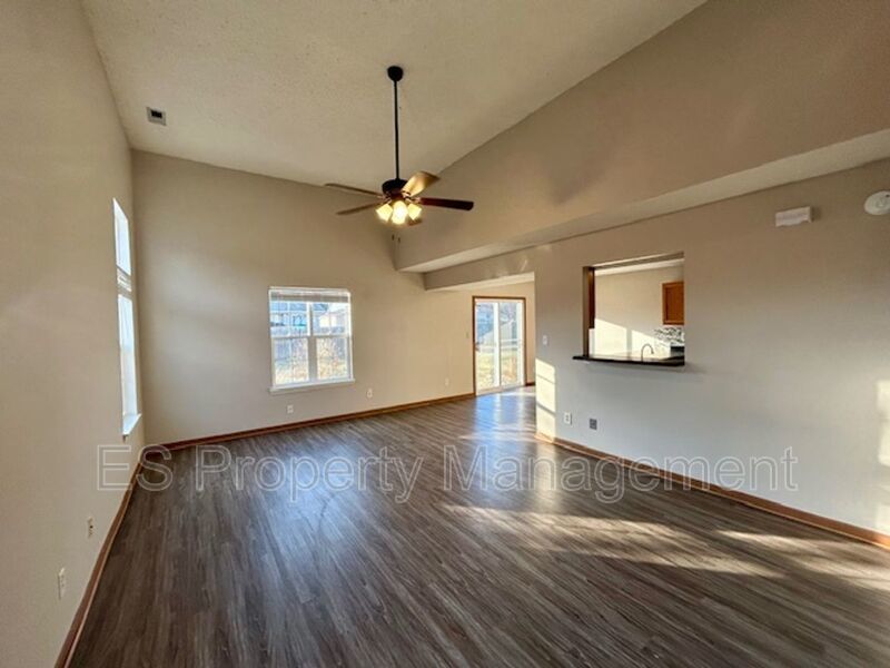 Beautiful 3 Bedroom 2 Story Home in River Run Decatur Township! property image