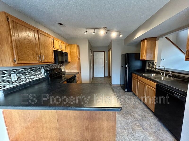 Beautiful 3 Bedroom 2 Story Home in River Run Decatur Township! property image