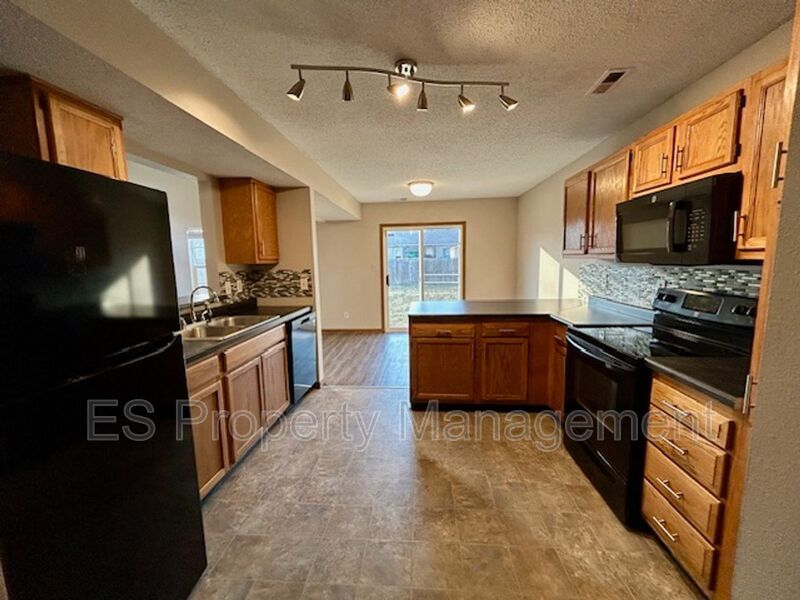 Beautiful 3 Bedroom 2 Story Home in River Run Decatur Township! property image