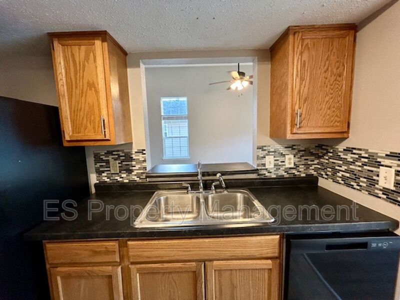 Beautiful 3 Bedroom 2 Story Home in River Run Decatur Township! property image