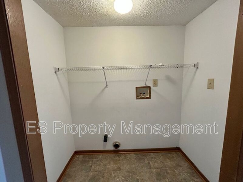 Beautiful 3 Bedroom 2 Story Home in River Run Decatur Township! property image