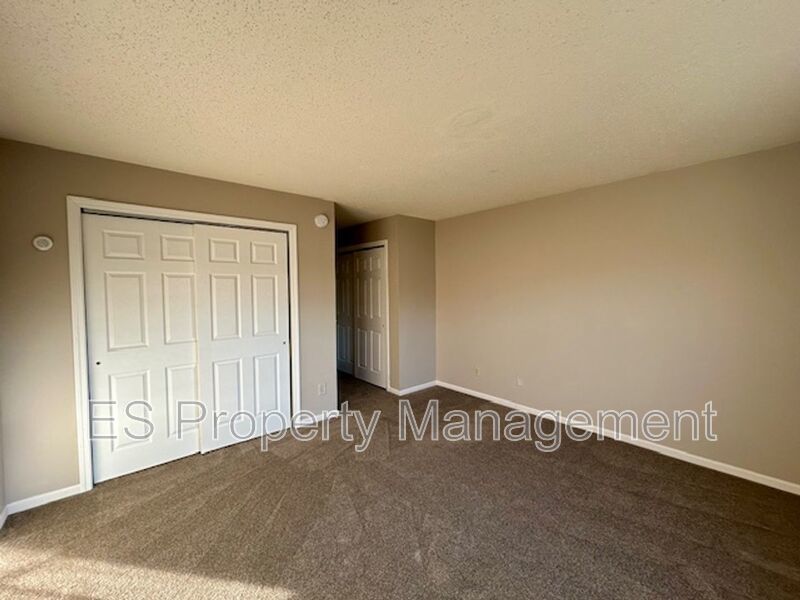 Beautiful 3 Bedroom 2 Story Home in River Run Decatur Township! property image