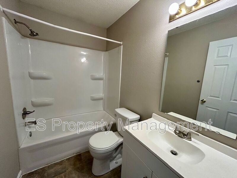 Beautiful 3 Bedroom 2 Story Home in River Run Decatur Township! property image