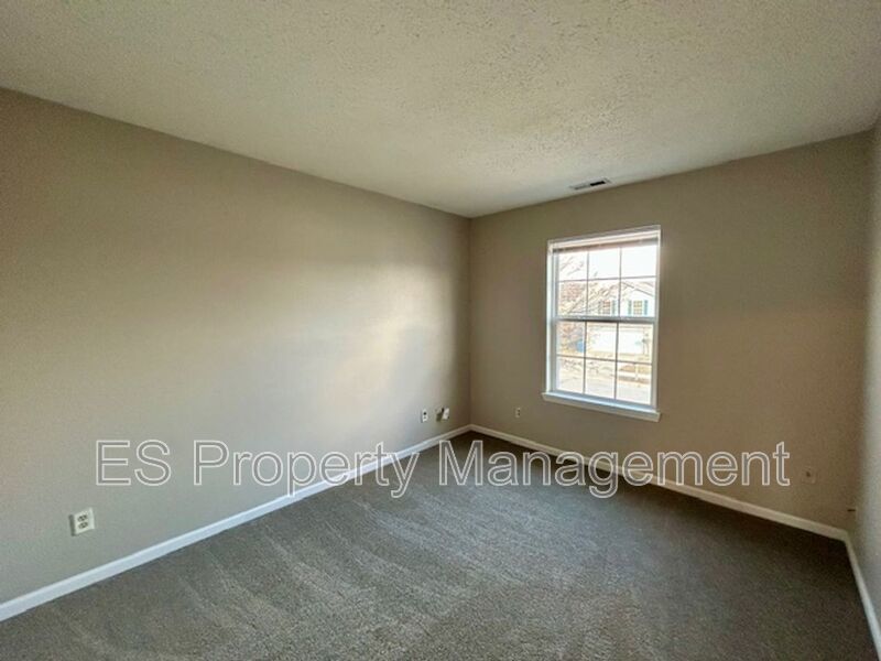 Beautiful 3 Bedroom 2 Story Home in River Run Decatur Township! property image