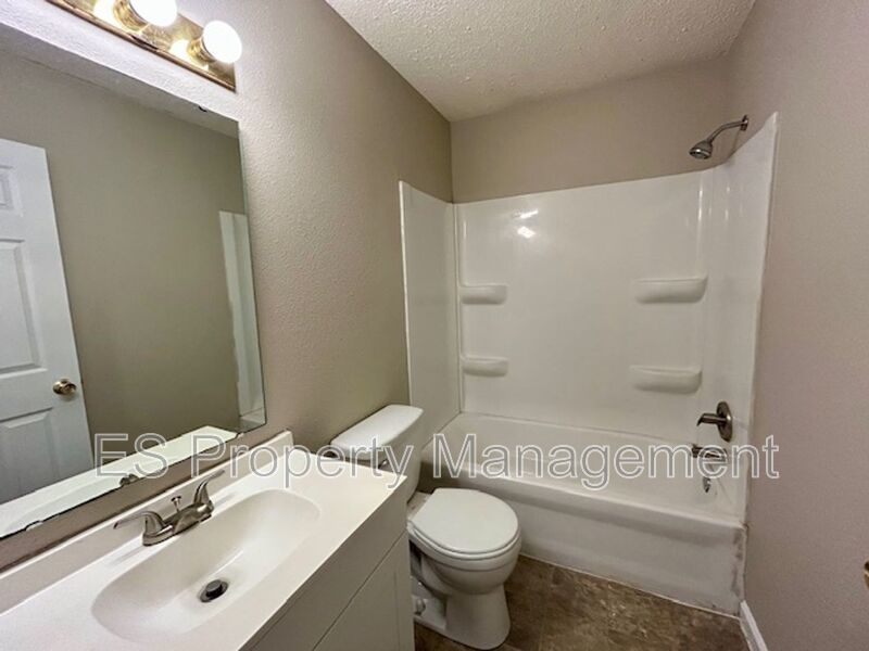 Beautiful 3 Bedroom 2 Story Home in River Run Decatur Township! property image