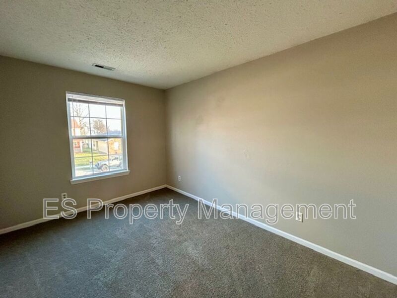 Beautiful 3 Bedroom 2 Story Home in River Run Decatur Township! property image