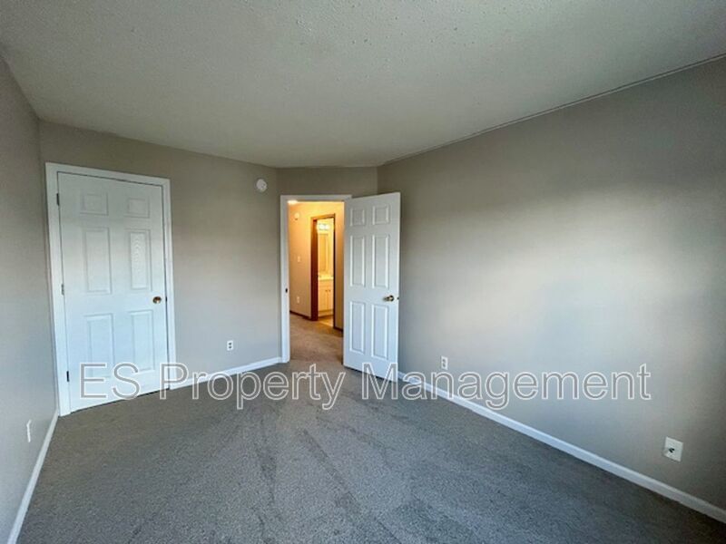 Beautiful 3 Bedroom 2 Story Home in River Run Decatur Township! property image