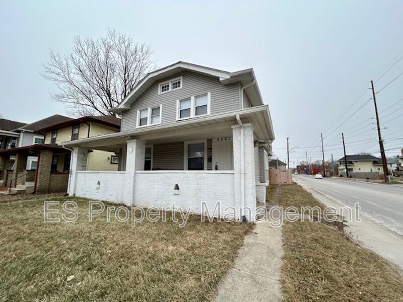 Beautifully Remodeled 3 Bedroom 1.5 Bathroom Duplex in Center Township property image