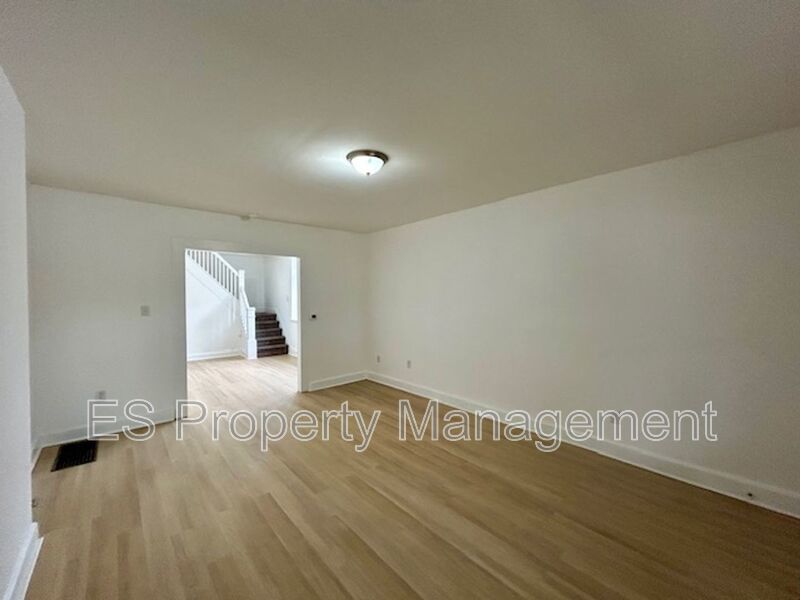 Beautifully Remodeled 3 Bedroom 1.5 Bathroom Duplex in Center Township property image