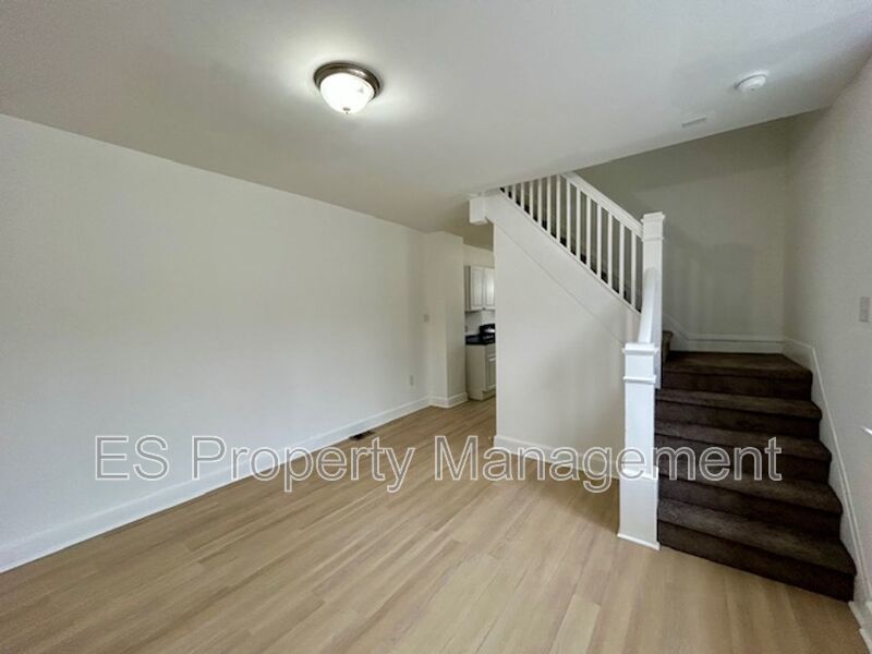 Beautifully Remodeled 3 Bedroom 1.5 Bathroom Duplex in Center Township property image