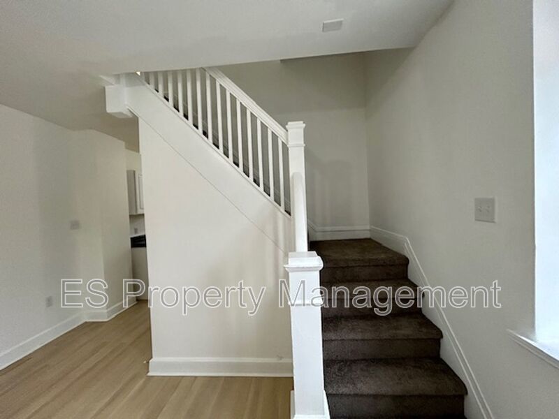 Beautifully Remodeled 3 Bedroom 1.5 Bathroom Duplex in Center Township property image