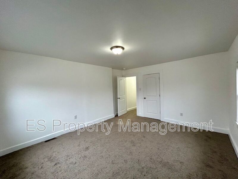 Beautifully Remodeled 3 Bedroom 1.5 Bathroom Duplex in Center Township property image