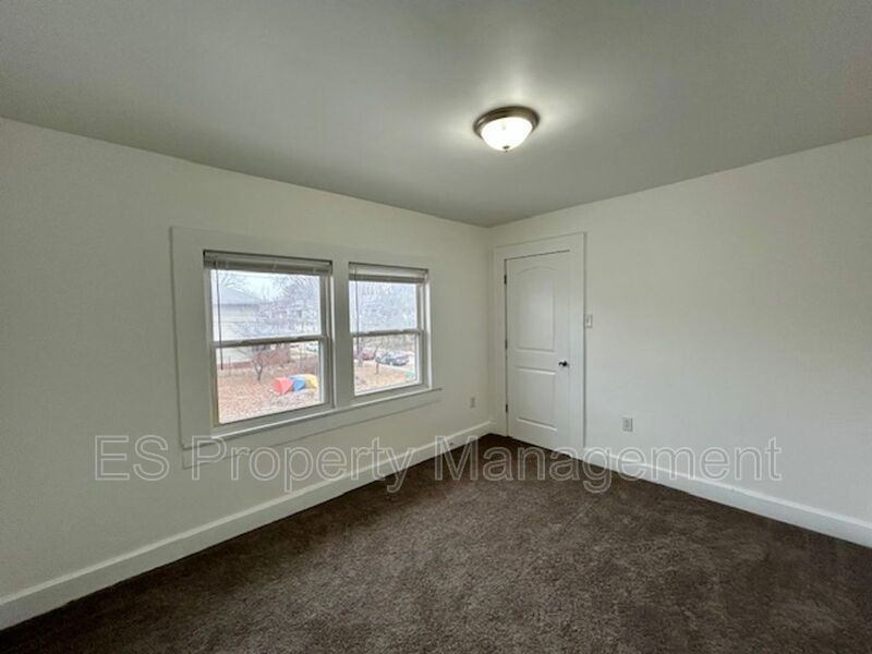 Beautifully Remodeled 3 Bedroom 1.5 Bathroom Duplex in Center Township property image