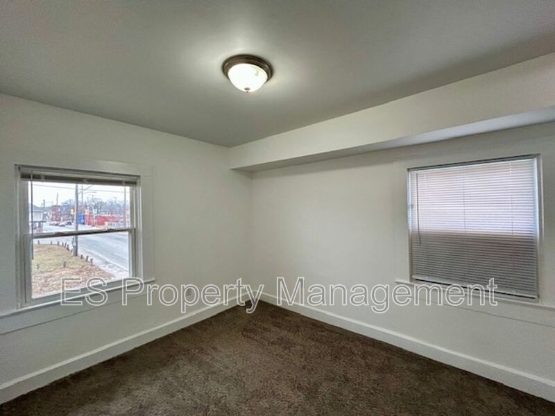 Beautifully Remodeled 3 Bedroom 1.5 Bathroom Duplex in Center Township property image