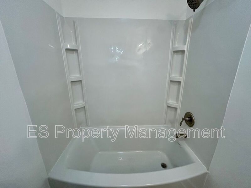 Beautifully Remodeled 3 Bedroom 1.5 Bathroom Duplex in Center Township property image