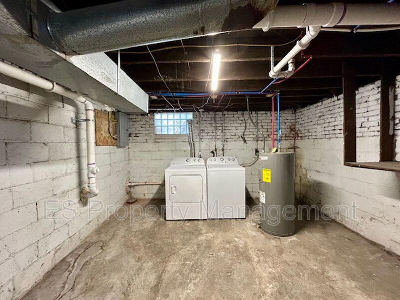 Beautifully Remodeled 3 Bedroom 1.5 Bathroom Duplex in Center Township property image