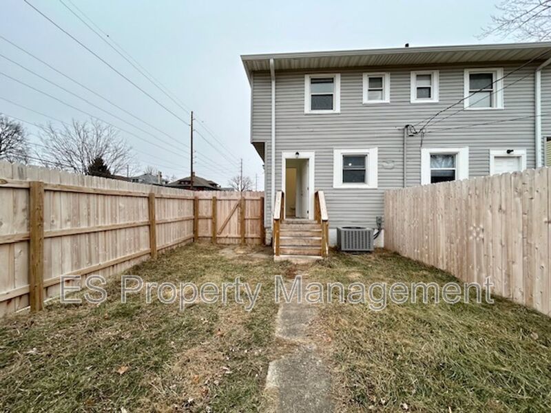 Beautifully Remodeled 3 Bedroom 1.5 Bathroom Duplex in Center Township property image