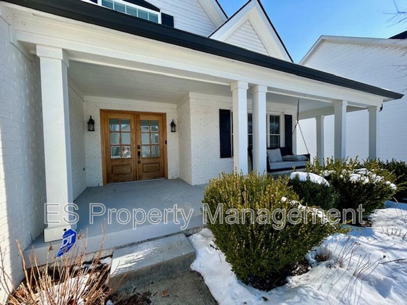 Elegant 4-Bedroom, 3.5 Bath - Finished Basement with BAR & ENTERTAINMENT property image