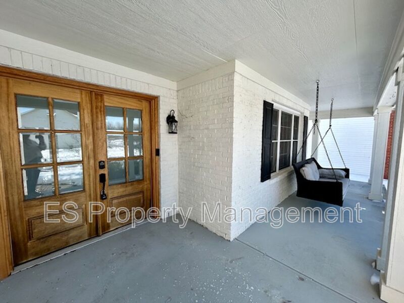 Elegant 4-Bedroom, 3.5 Bath - Finished Basement with BAR & ENTERTAINMENT property image