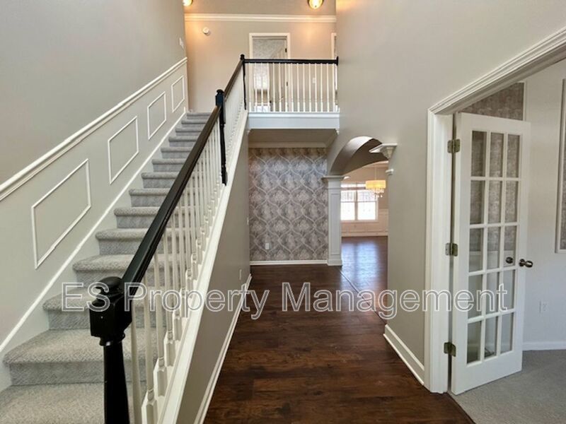 Elegant 4-Bedroom, 3.5 Bath - Finished Basement with BAR & ENTERTAINMENT property image