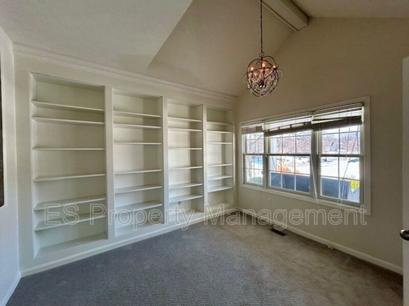 Elegant 4-Bedroom, 3.5 Bath - Finished Basement with BAR & ENTERTAINMENT property image