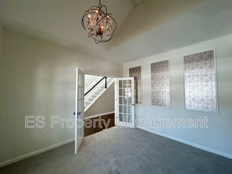 Elegant 4-Bedroom, 3.5 Bath - Finished Basement with BAR & ENTERTAINMENT property image