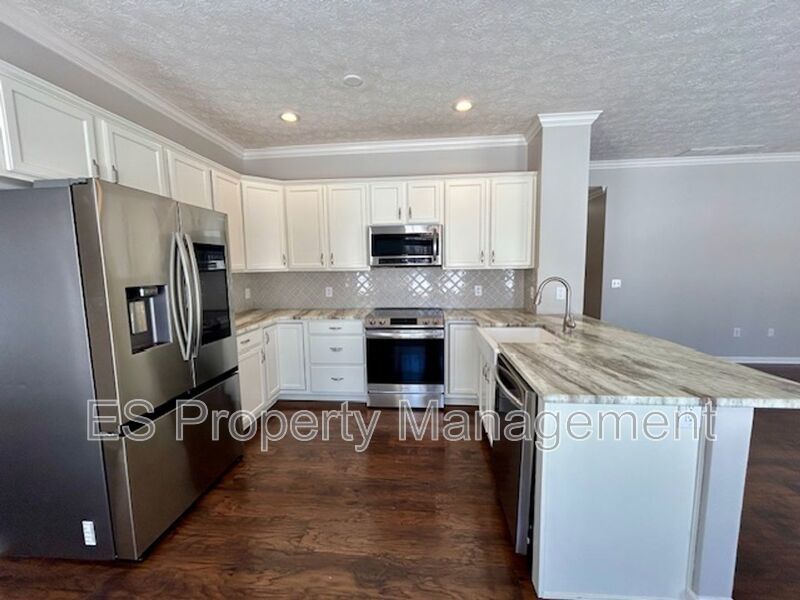 Elegant 4-Bedroom, 3.5 Bath - Finished Basement with BAR & ENTERTAINMENT property image