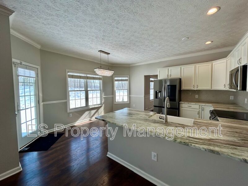 Elegant 4-Bedroom, 3.5 Bath - Finished Basement with BAR & ENTERTAINMENT property image