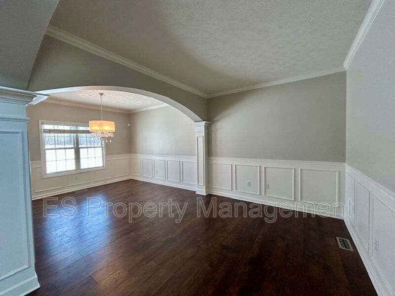 Elegant 4-Bedroom, 3.5 Bath - Finished Basement with BAR & ENTERTAINMENT property image