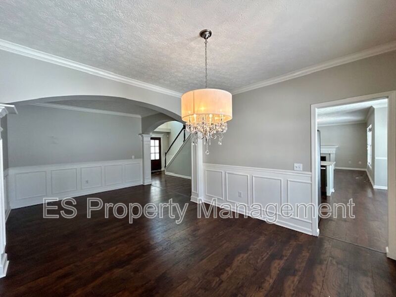 Elegant 4-Bedroom, 3.5 Bath - Finished Basement with BAR & ENTERTAINMENT property image