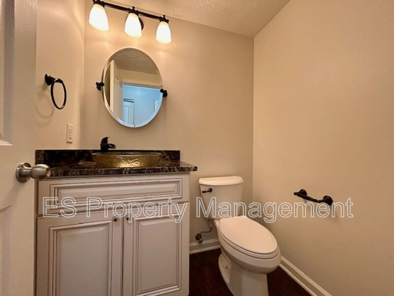 Elegant 4-Bedroom, 3.5 Bath - Finished Basement with BAR & ENTERTAINMENT property image