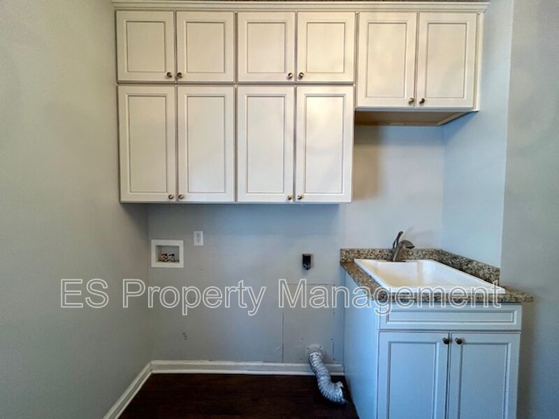 Elegant 4-Bedroom, 3.5 Bath - Finished Basement with BAR & ENTERTAINMENT property image