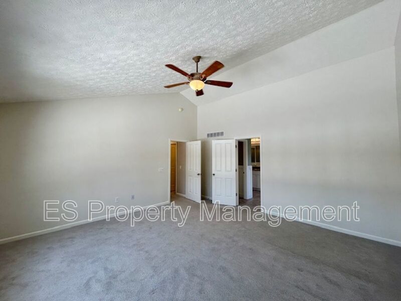 Elegant 4-Bedroom, 3.5 Bath - Finished Basement with BAR & ENTERTAINMENT property image