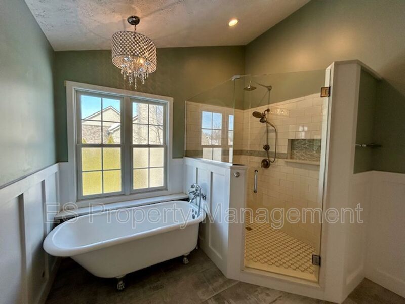 Elegant 4-Bedroom, 3.5 Bath - Finished Basement with BAR & ENTERTAINMENT property image